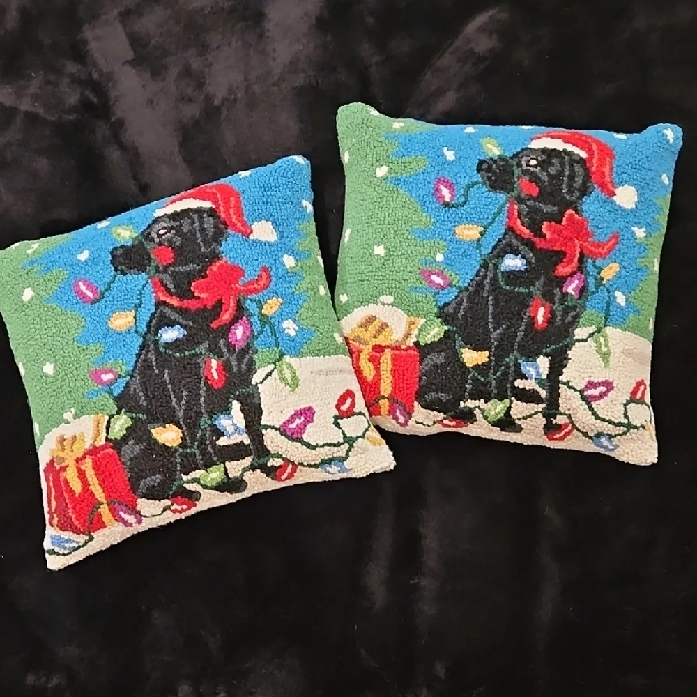 NWT Plow & Hearth Holiday Labrador Dog Wool Throw Pillows - Set Of 2 - Picture 1 of 11